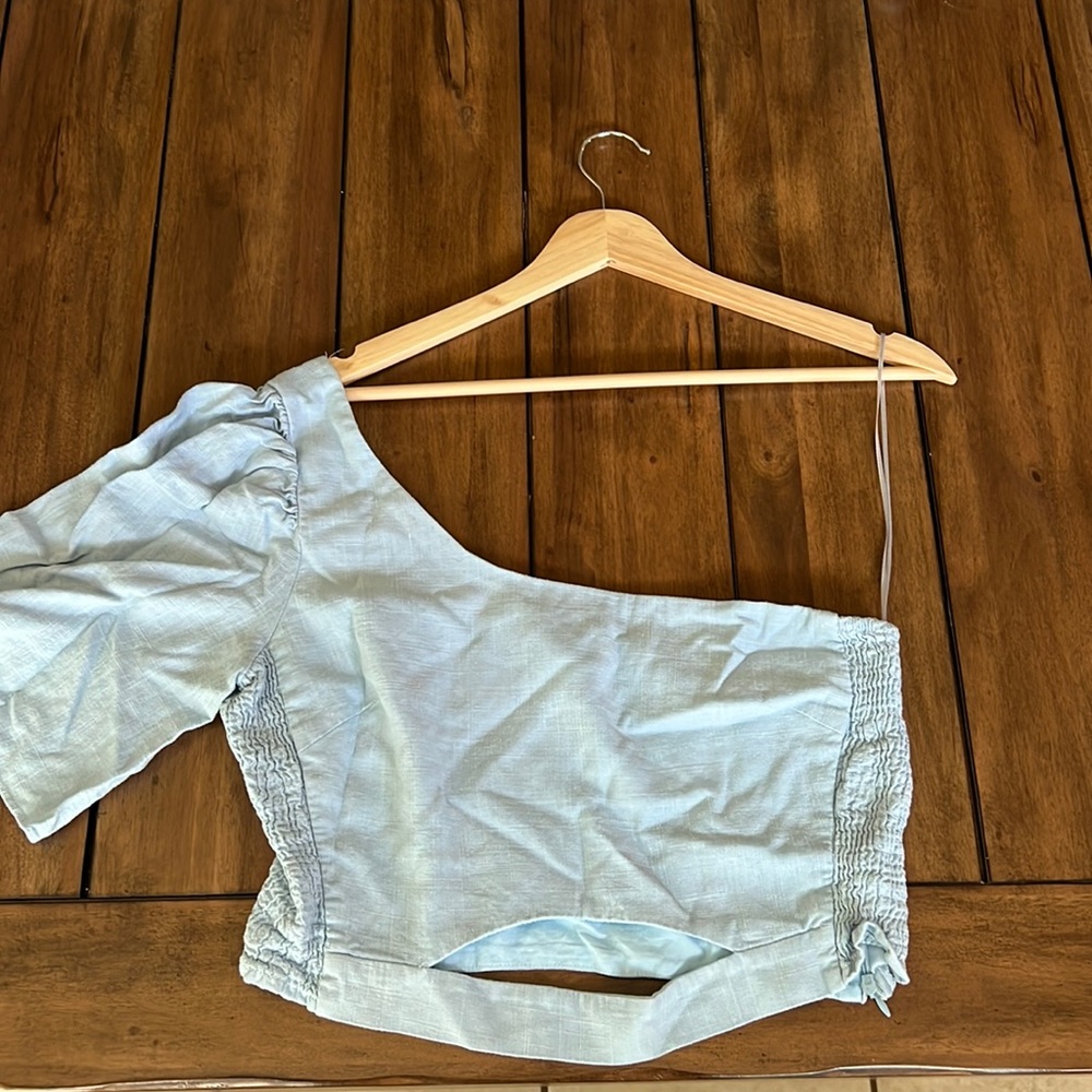 ZARA ONE SLEEVE ASYMMETRIC CROPPED TOP